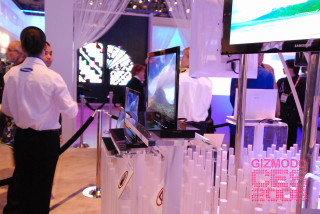 Illustration for article titled Samsung's 31-Inch OLED Is Biggest, Thinnest Yet